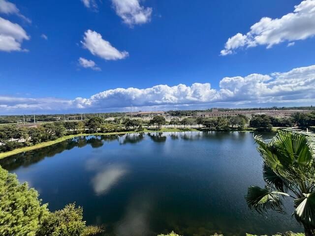 For Rent: $2,295 (2 beds, 2 baths, 1012 Square Feet)