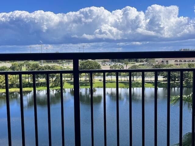 For Rent: $2,295 (2 beds, 2 baths, 1012 Square Feet)