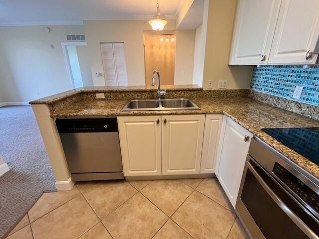 For Rent: $2,295 (2 beds, 2 baths, 1012 Square Feet)