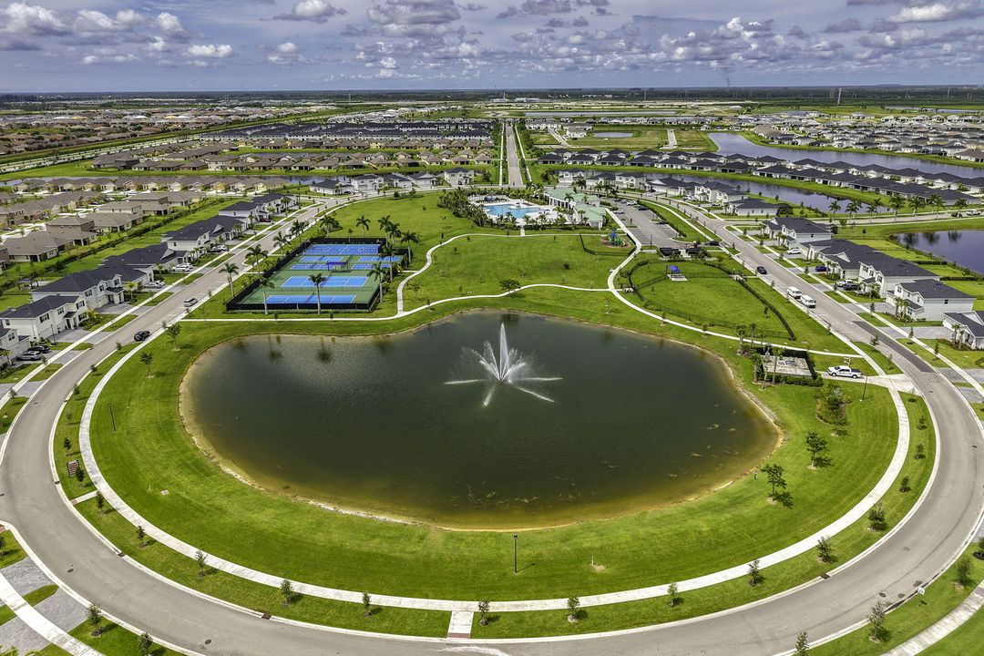 出租: $4,500 (5 贝兹, 4 浴室, 3021 平方英尺)