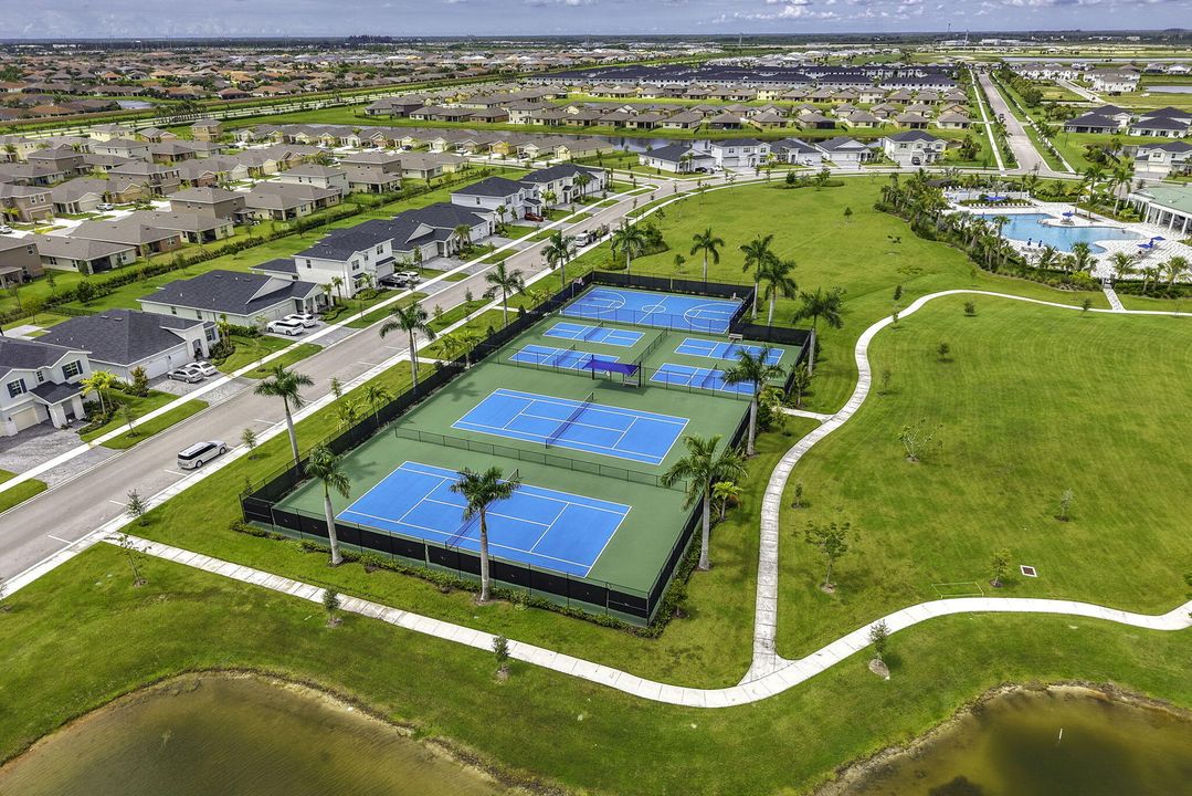 出租: $4,500 (5 贝兹, 4 浴室, 3021 平方英尺)