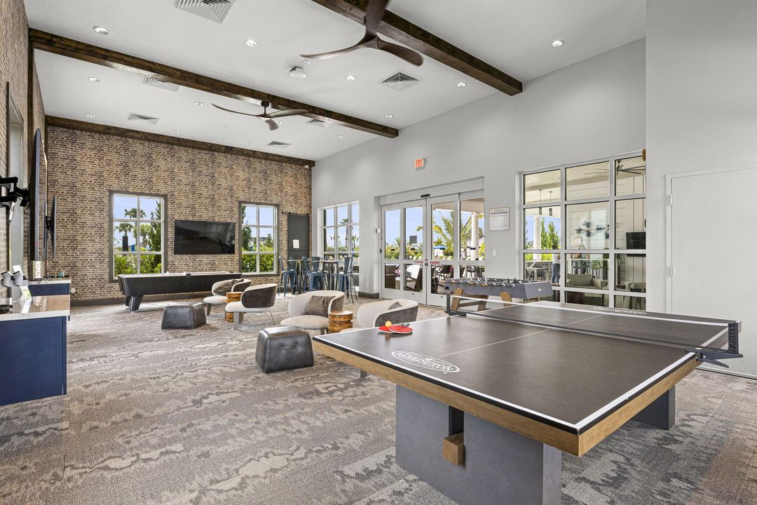 出租: $4,500 (5 贝兹, 4 浴室, 3021 平方英尺)