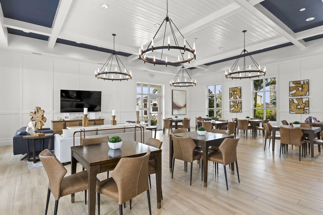 出租: $4,500 (5 贝兹, 4 浴室, 3021 平方英尺)