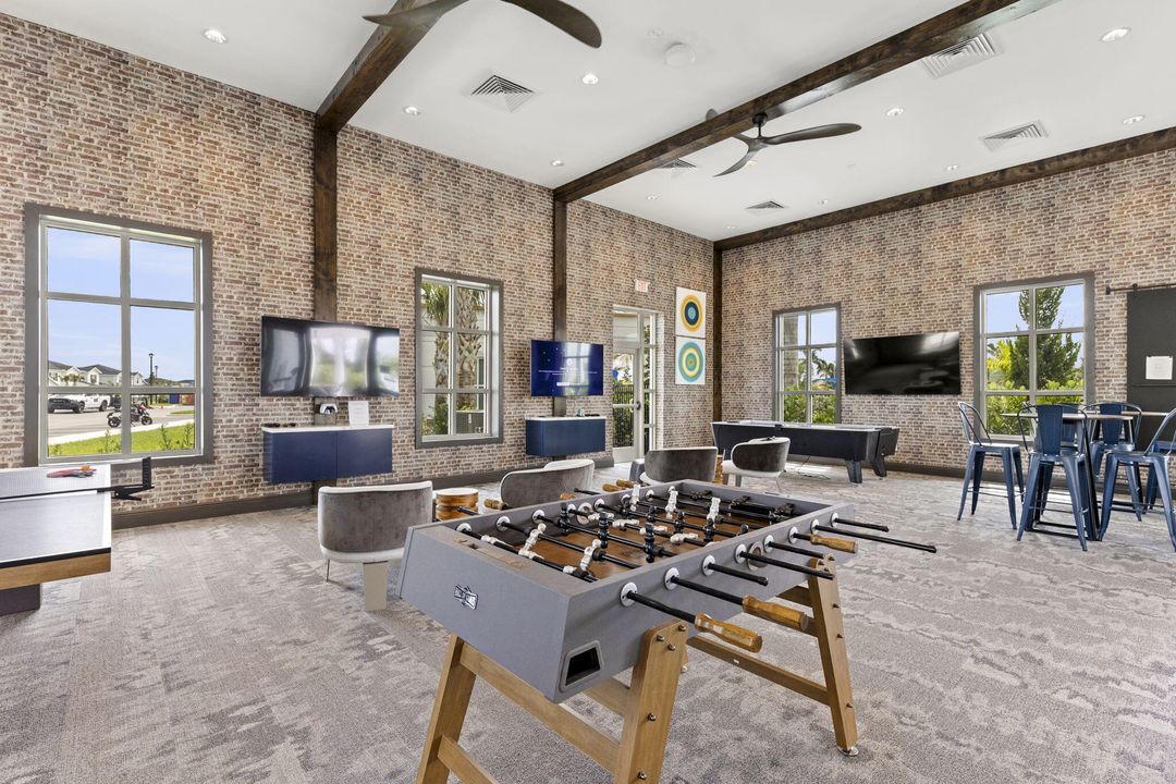 出租: $4,500 (5 贝兹, 4 浴室, 3021 平方英尺)