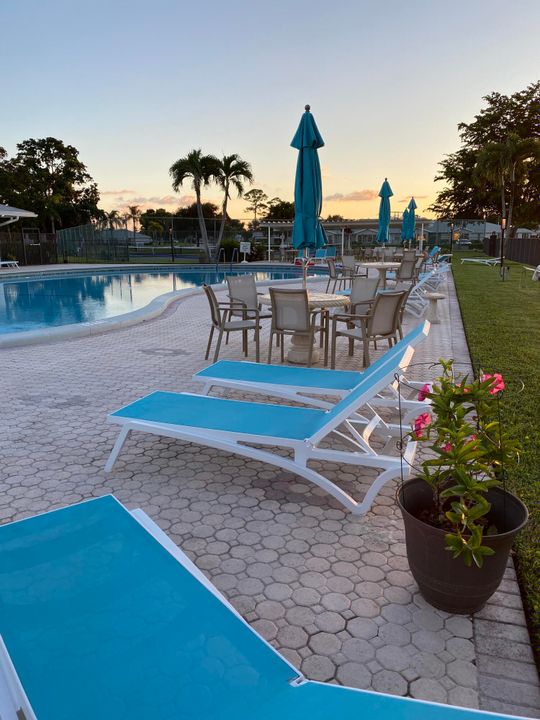 For Rent: $2,300 (1 beds, 1 baths, 1068 Square Feet)