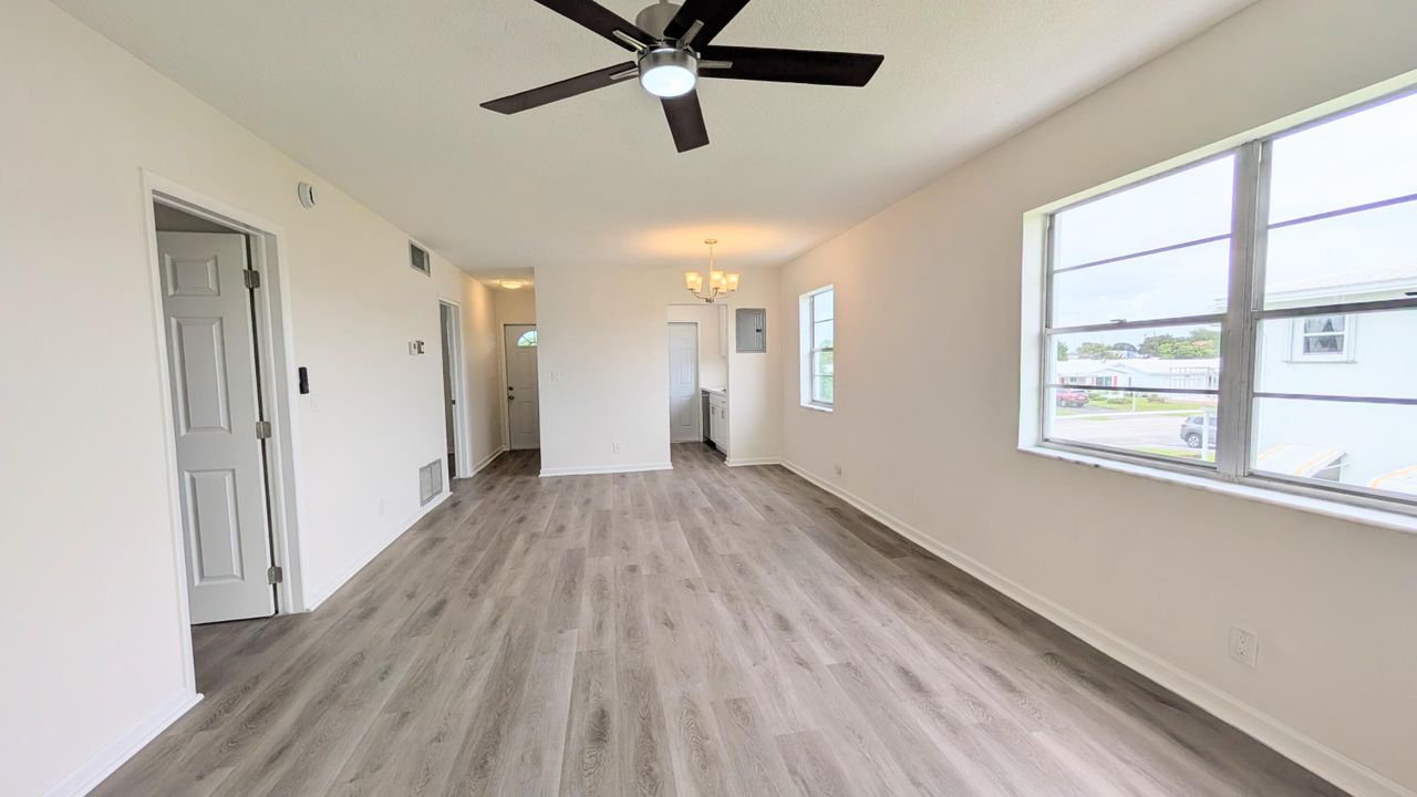 待售: $125,000 (2 贝兹, 1 浴室, 750 平方英尺)