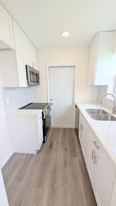 待售: $125,000 (2 贝兹, 1 浴室, 750 平方英尺)