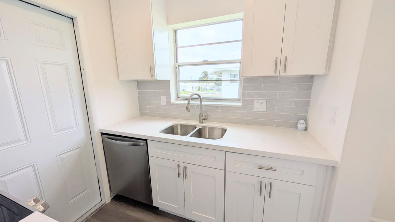 待售: $125,000 (2 贝兹, 1 浴室, 750 平方英尺)