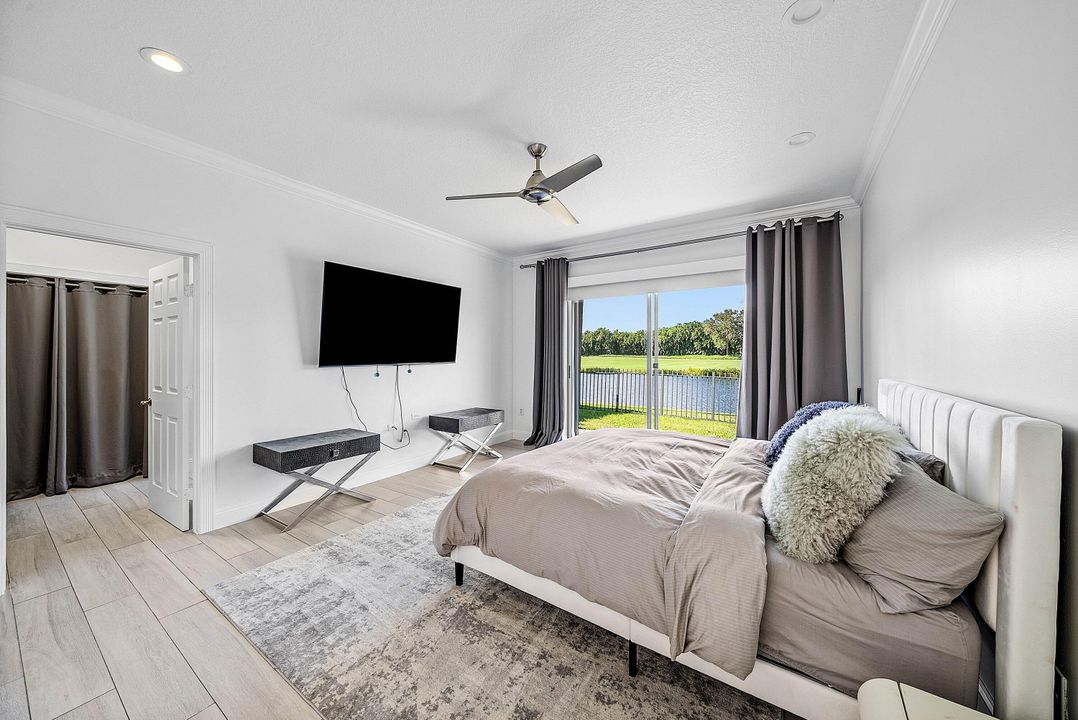 出租: $10,000 (4 贝兹, 3 浴室, 2395 平方英尺)