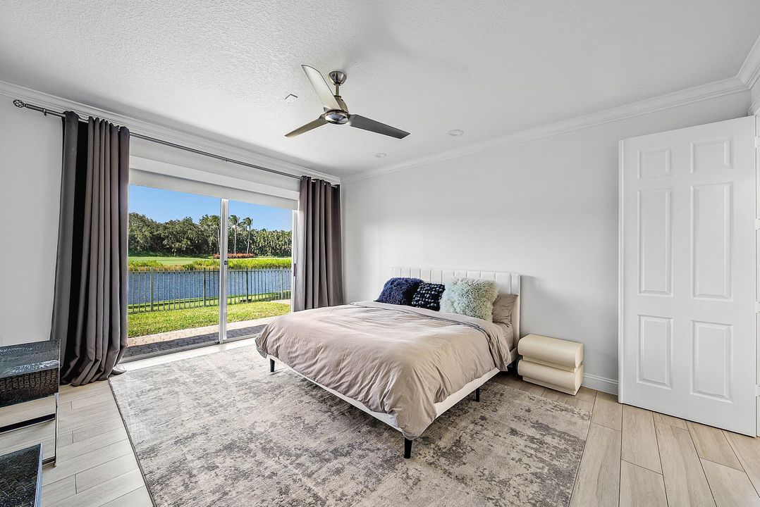 出租: $10,000 (4 贝兹, 3 浴室, 2395 平方英尺)