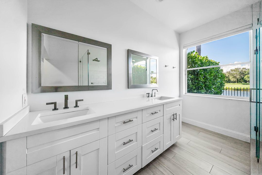 出租: $10,000 (4 贝兹, 3 浴室, 2395 平方英尺)