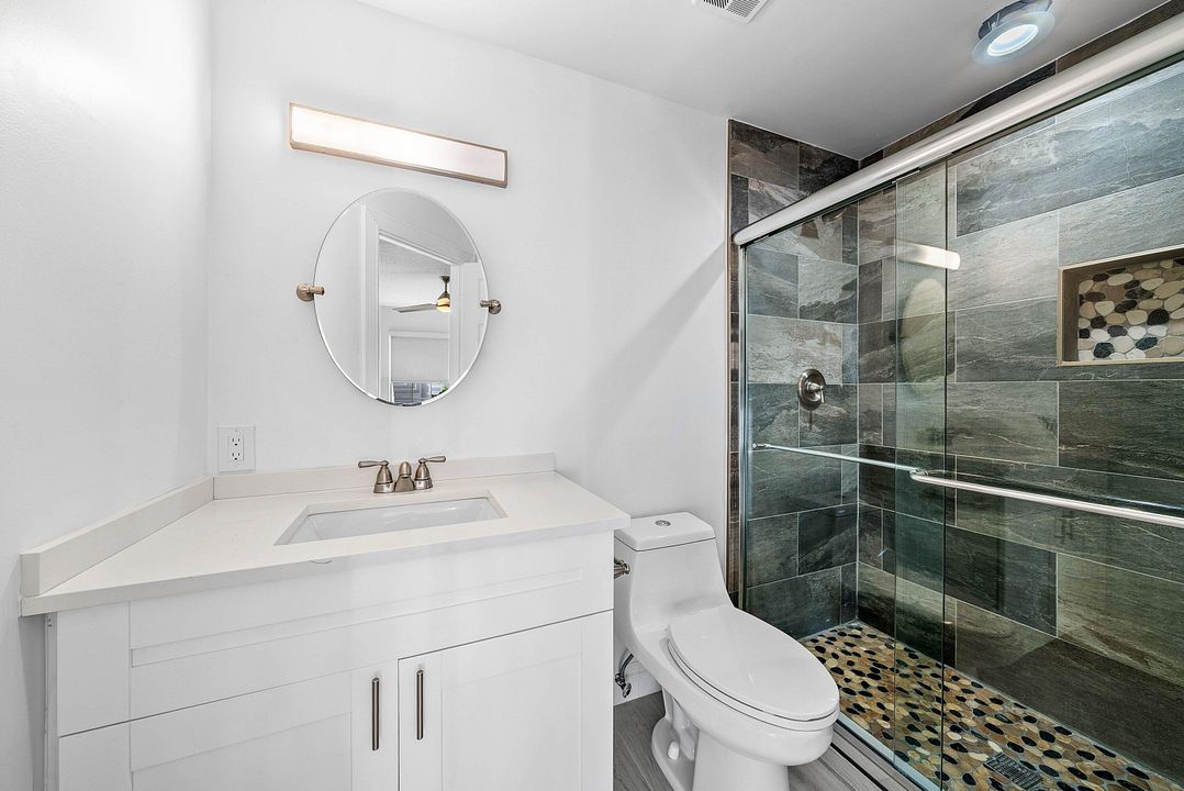 出租: $10,000 (4 贝兹, 3 浴室, 2395 平方英尺)