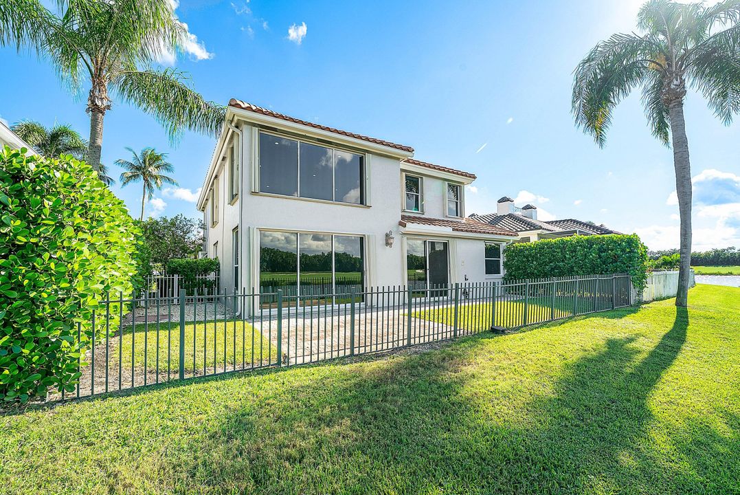 出租: $10,000 (4 贝兹, 3 浴室, 2395 平方英尺)