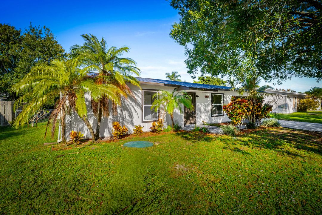 For Sale: $335,000 (2 beds, 2 baths, 1026 Square Feet)