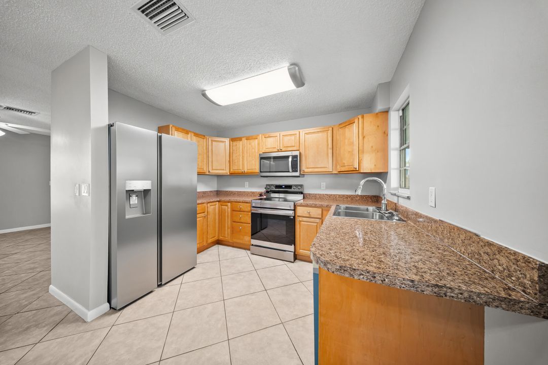 For Sale: $335,000 (2 beds, 2 baths, 1026 Square Feet)