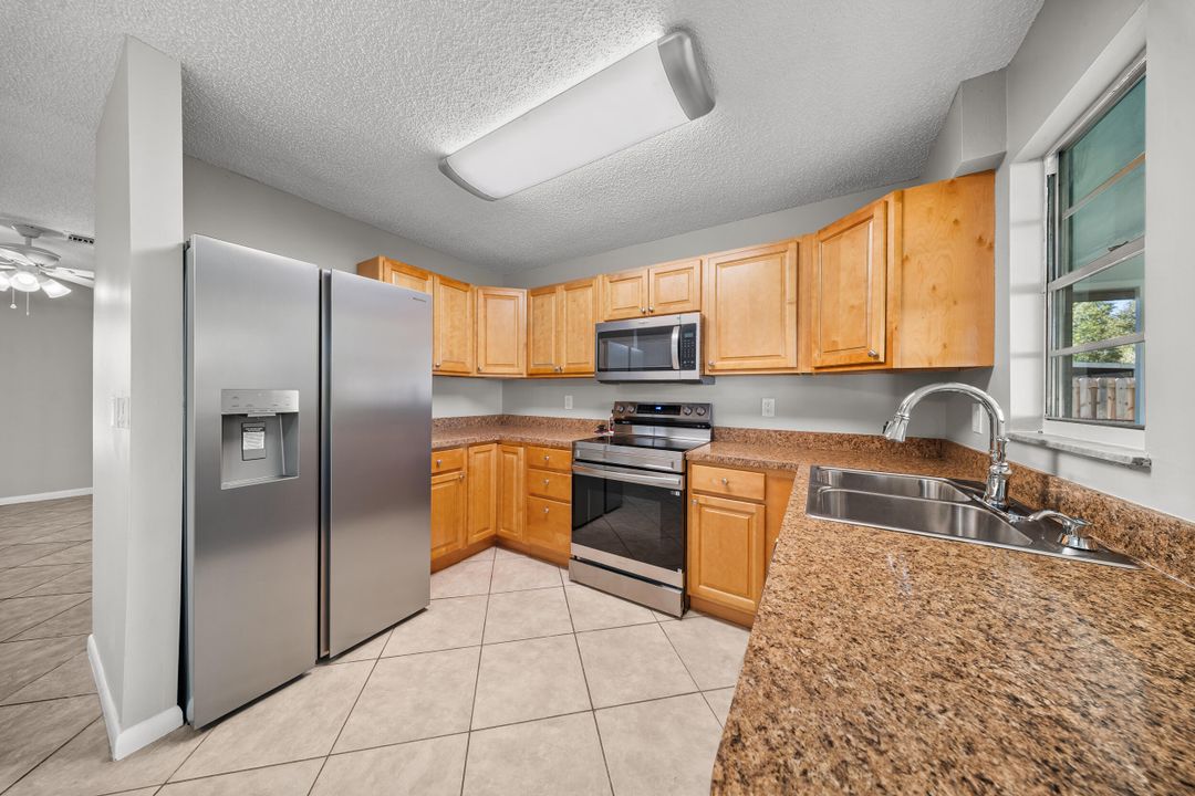 For Sale: $335,000 (2 beds, 2 baths, 1026 Square Feet)