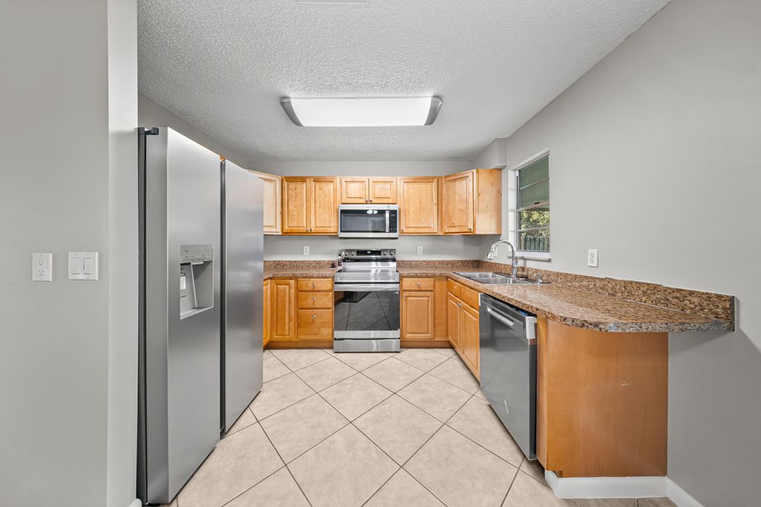 For Sale: $335,000 (2 beds, 2 baths, 1026 Square Feet)