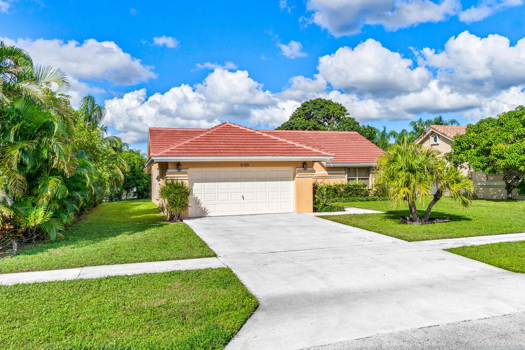 Active With Contract: $550,000 (3 beds, 2 baths, 1775 Square Feet)