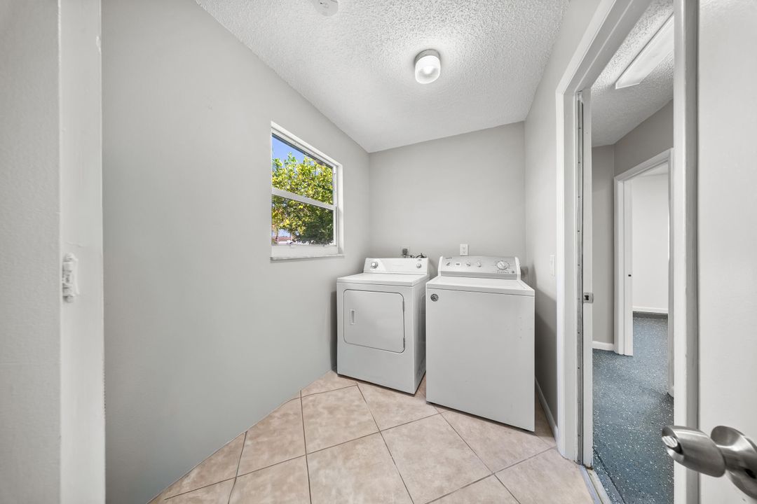 For Sale: $335,000 (2 beds, 2 baths, 1026 Square Feet)