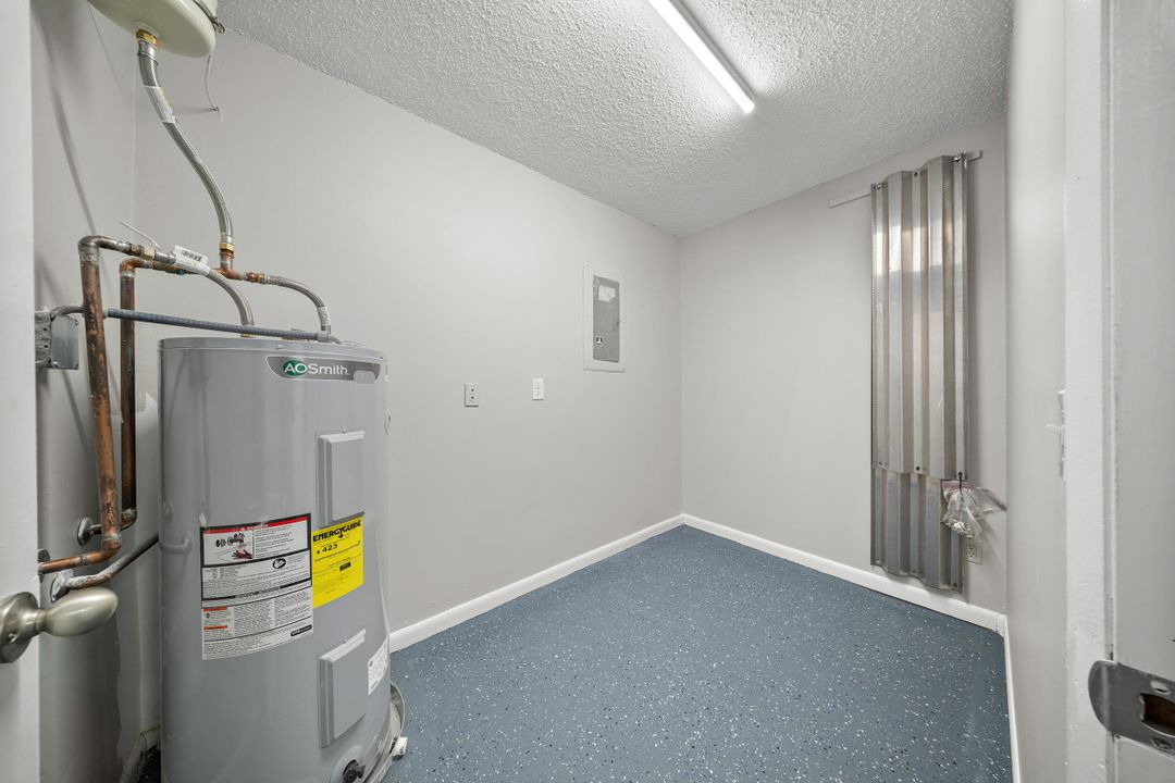 For Sale: $335,000 (2 beds, 2 baths, 1026 Square Feet)