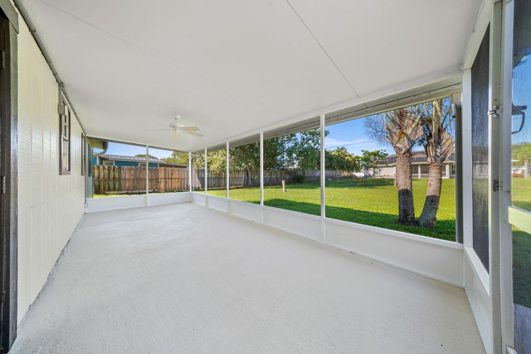 For Sale: $335,000 (2 beds, 2 baths, 1026 Square Feet)