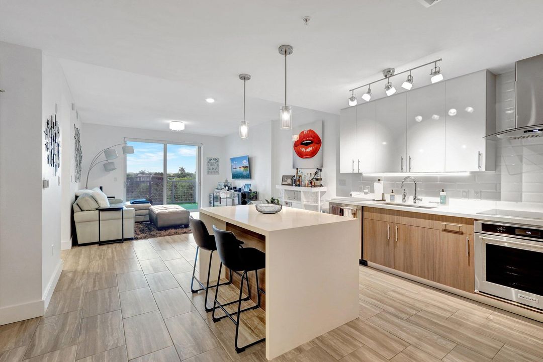 Recently Rented: $6,000 (1 beds, 1 baths, 926 Square Feet)