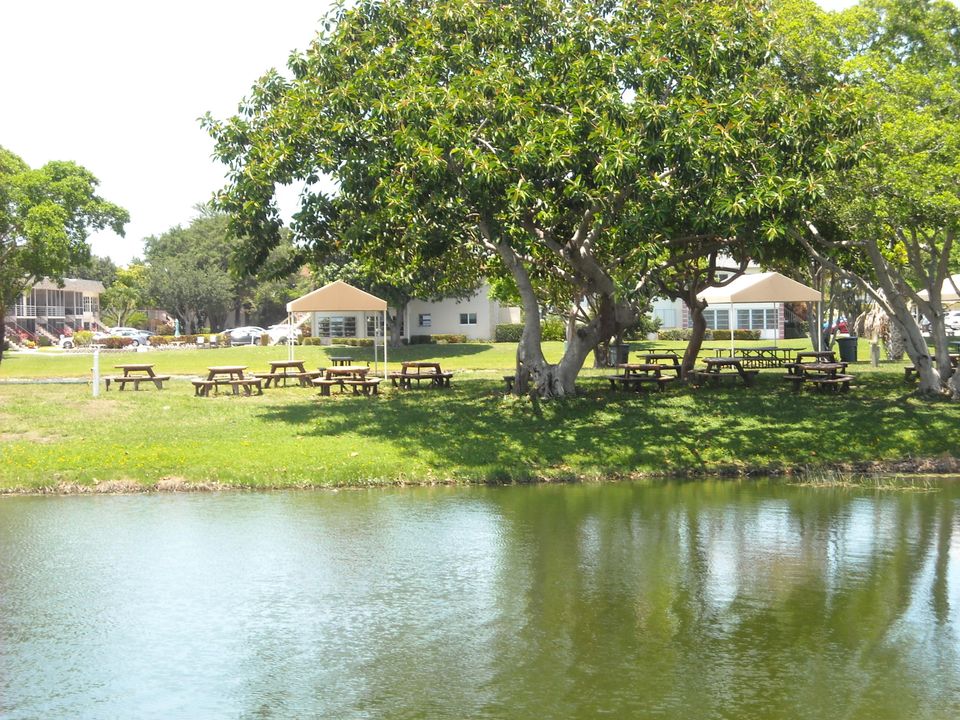 For Rent: $1,450 (2 beds, 1 baths, 798 Square Feet)