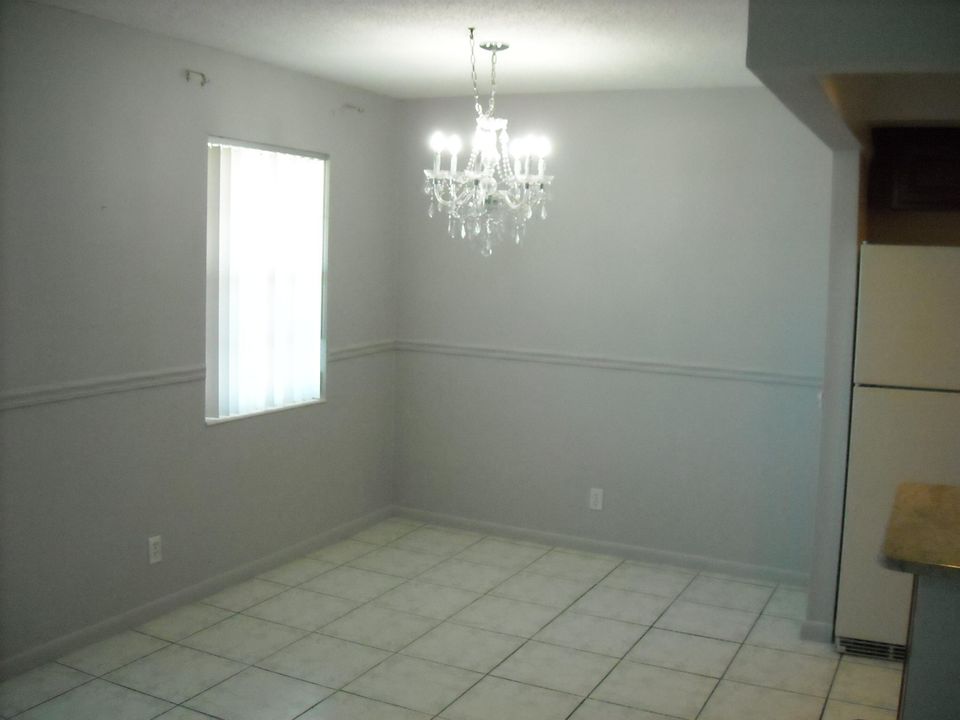 For Rent: $1,450 (2 beds, 1 baths, 798 Square Feet)