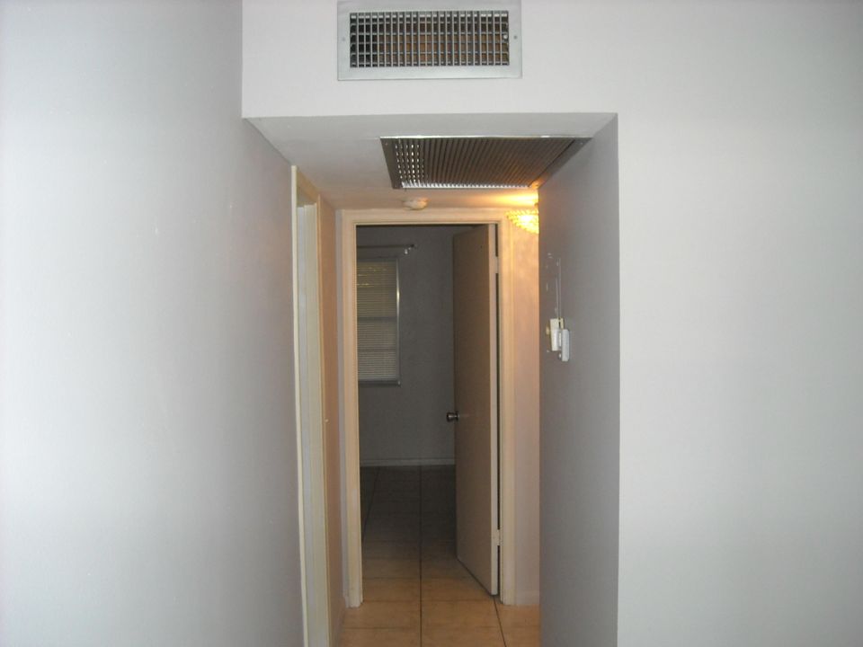 For Rent: $1,450 (2 beds, 1 baths, 798 Square Feet)