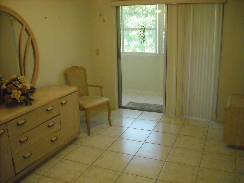 For Rent: $1,450 (2 beds, 1 baths, 798 Square Feet)
