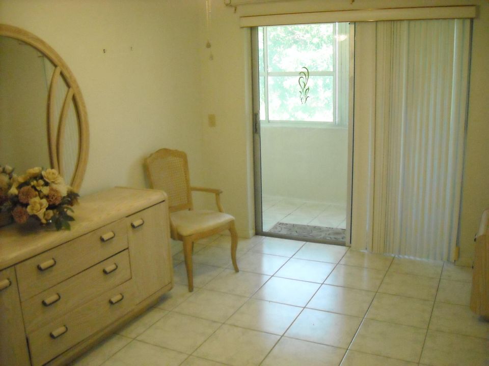 For Rent: $1,450 (2 beds, 1 baths, 798 Square Feet)