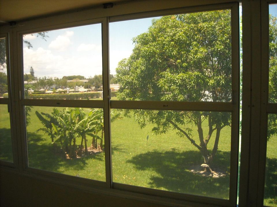 For Rent: $1,450 (2 beds, 1 baths, 798 Square Feet)