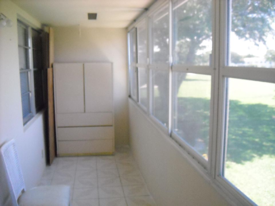 For Rent: $1,450 (2 beds, 1 baths, 798 Square Feet)