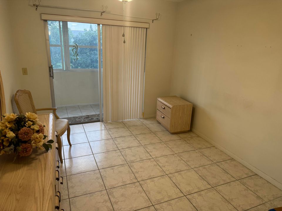 For Rent: $1,450 (2 beds, 1 baths, 798 Square Feet)