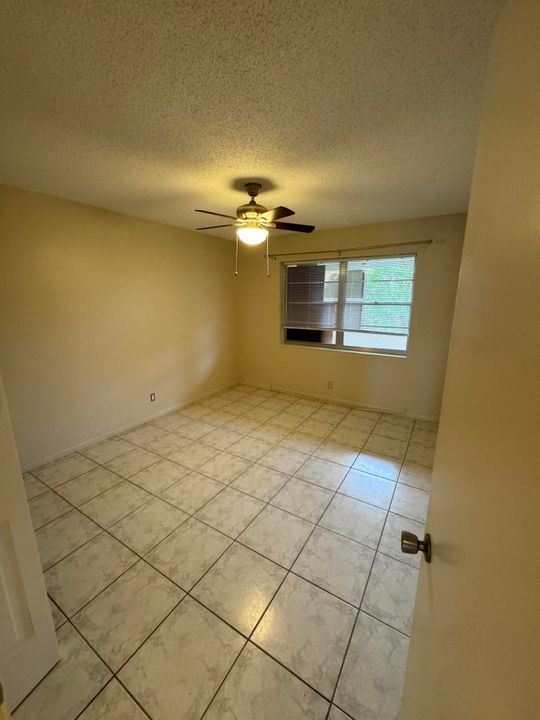 For Rent: $1,450 (2 beds, 1 baths, 798 Square Feet)