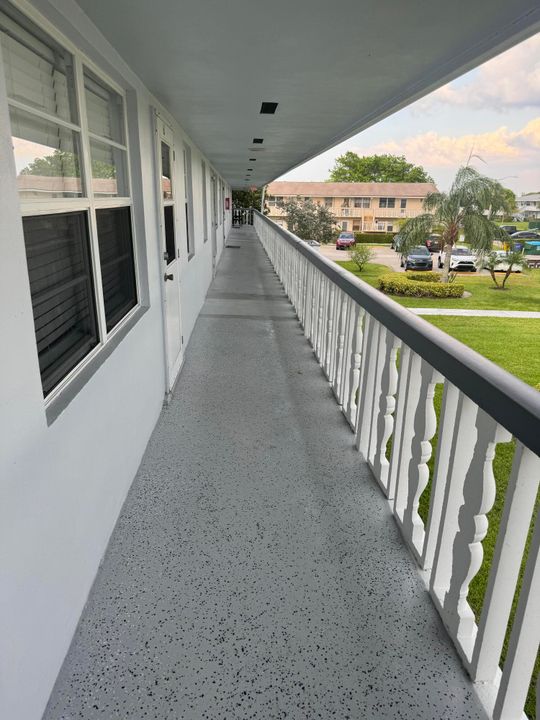 For Rent: $1,450 (2 beds, 1 baths, 798 Square Feet)