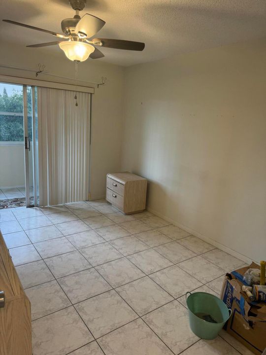 For Rent: $1,450 (2 beds, 1 baths, 798 Square Feet)