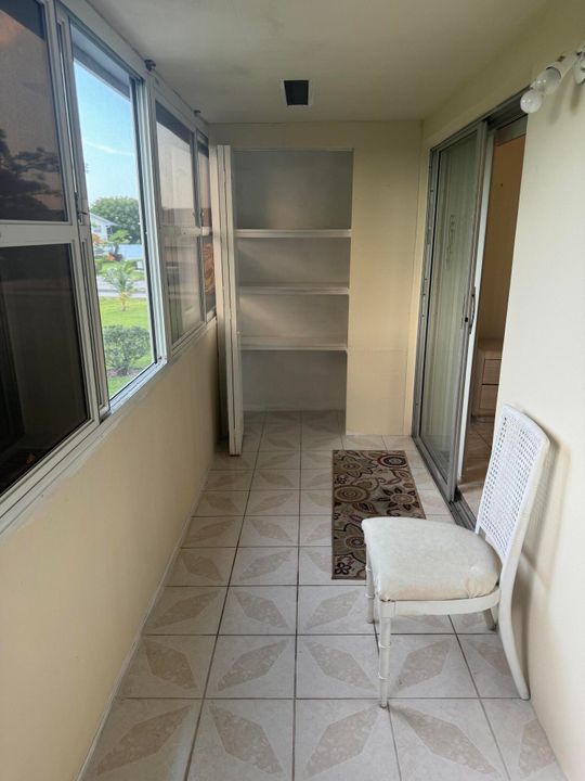 For Rent: $1,450 (2 beds, 1 baths, 798 Square Feet)