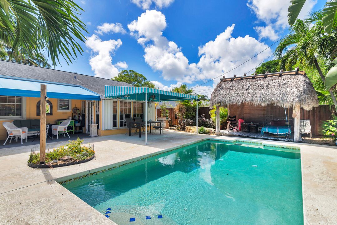 For Sale: $999,000 (2 beds, 1 baths, 1040 Square Feet)