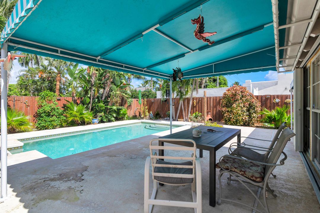 For Sale: $999,000 (2 beds, 1 baths, 1040 Square Feet)