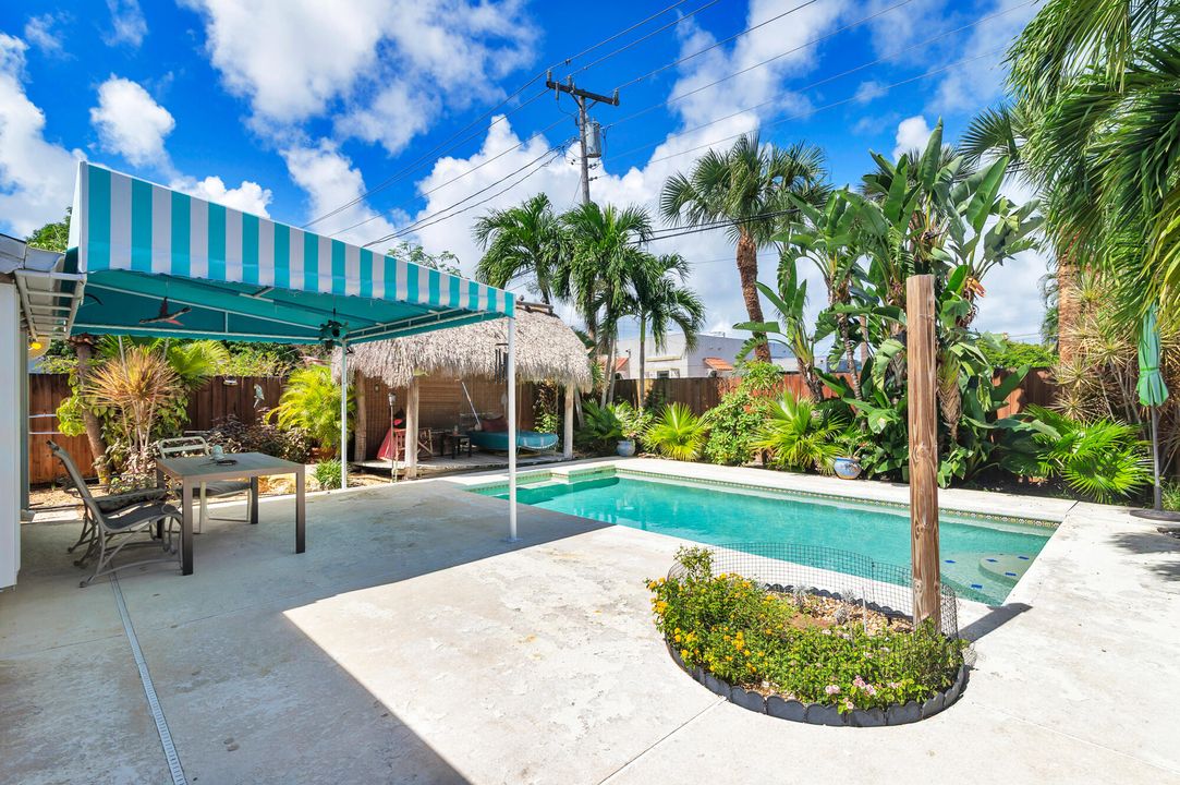 For Sale: $999,000 (2 beds, 1 baths, 1040 Square Feet)