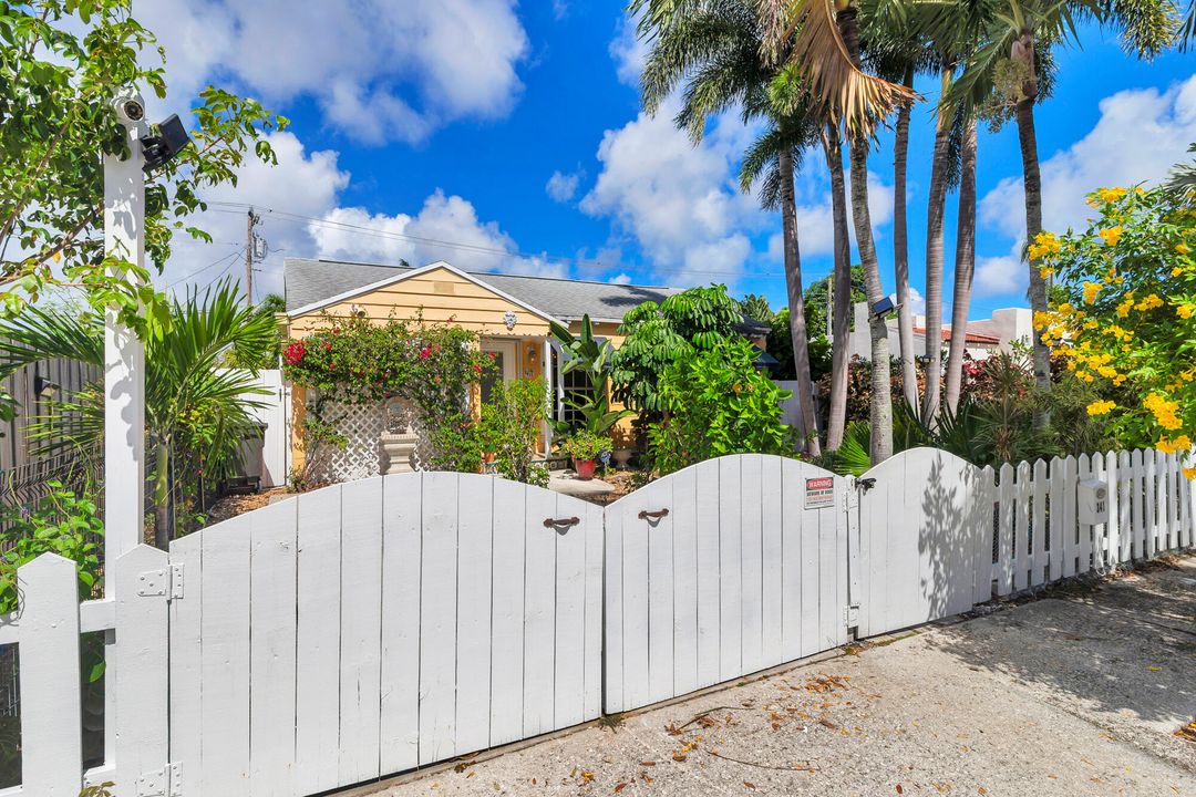 For Sale: $999,000 (2 beds, 1 baths, 1040 Square Feet)