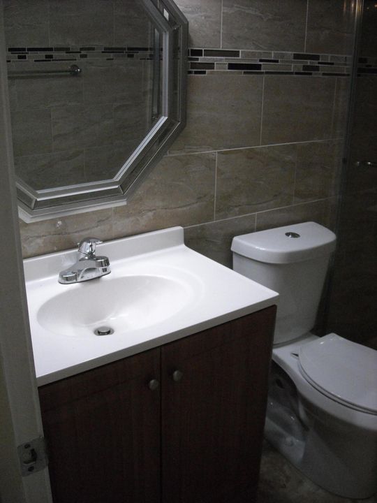 For Rent: $1,450 (2 beds, 1 baths, 798 Square Feet)