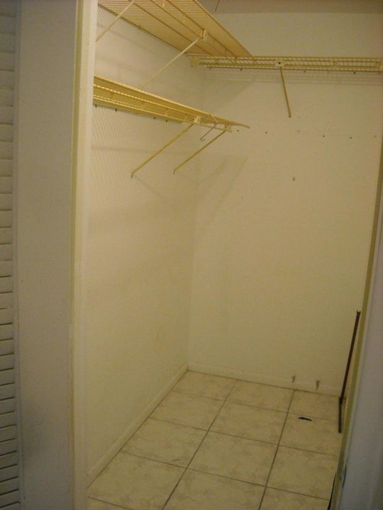 For Rent: $1,450 (2 beds, 1 baths, 798 Square Feet)