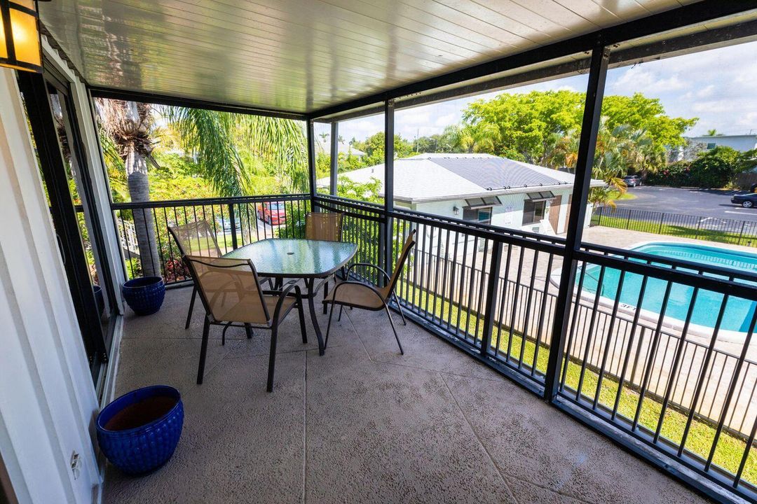 合同活跃: $349,000 (2 贝兹, 2 浴室, 1226 平方英尺)