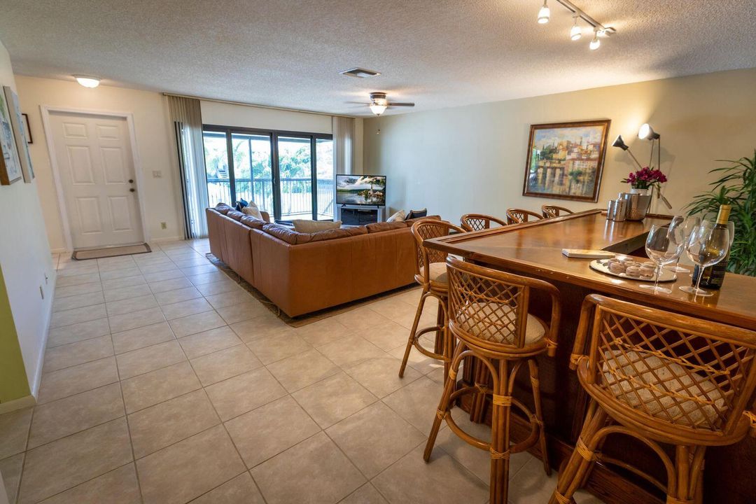 合同活跃: $349,000 (2 贝兹, 2 浴室, 1226 平方英尺)