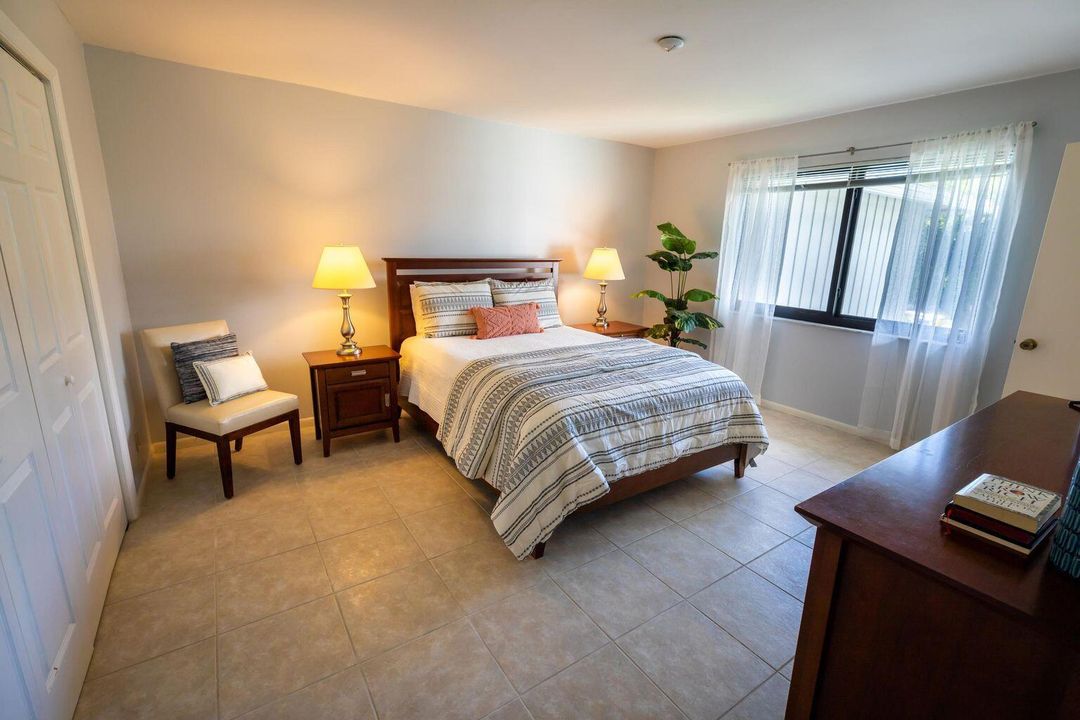 合同活跃: $349,000 (2 贝兹, 2 浴室, 1226 平方英尺)