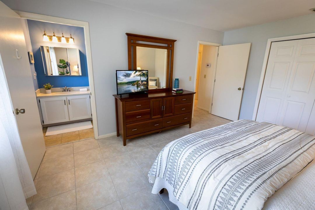 合同活跃: $349,000 (2 贝兹, 2 浴室, 1226 平方英尺)