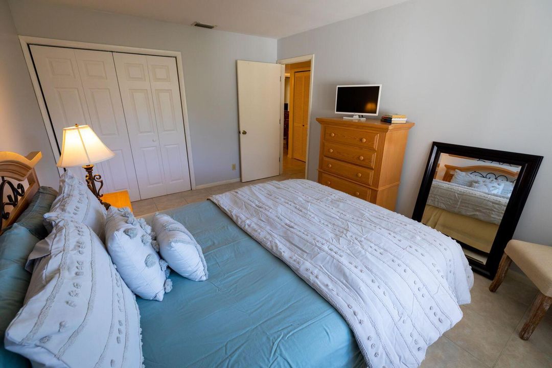 合同活跃: $349,000 (2 贝兹, 2 浴室, 1226 平方英尺)