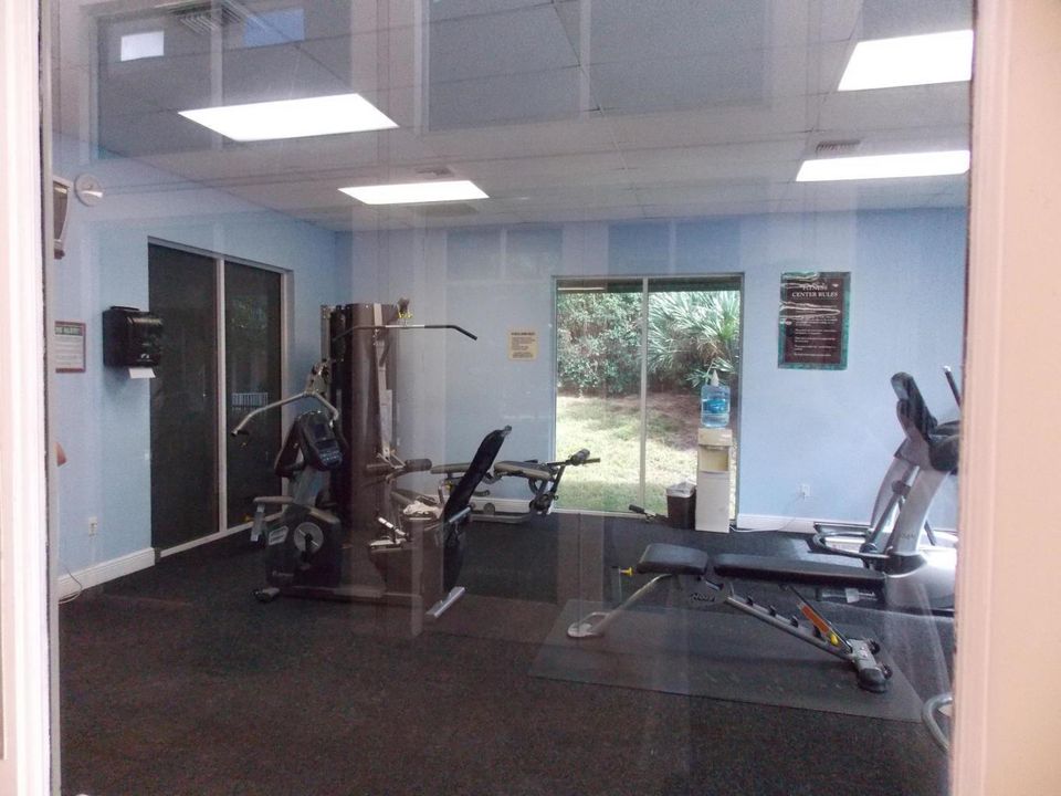 For Rent: $2,600 (2 beds, 1 baths, 968 Square Feet)